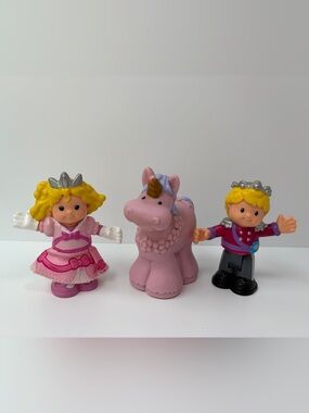 Fisher Price Little People Princess Sarah Lynn & Prince + Fairytales Unicorn